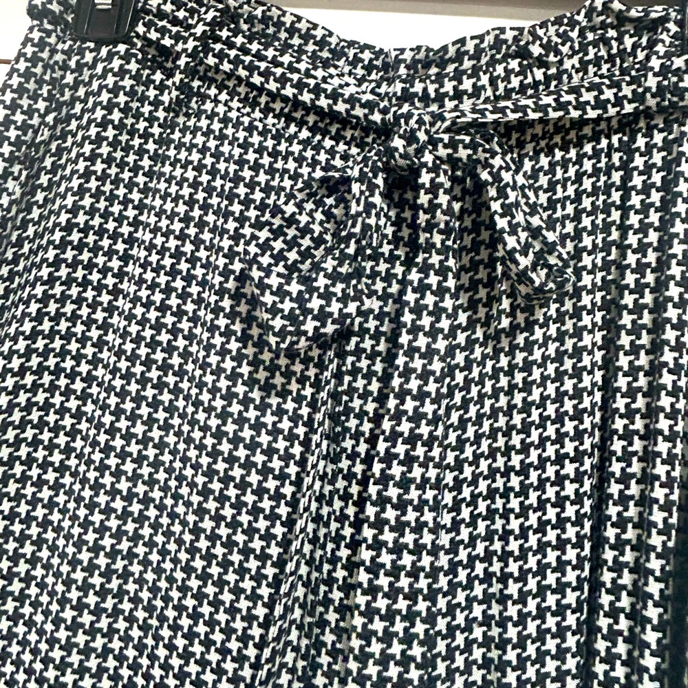 Black and White  Wde Leg Pants Lularoe Dianne Paperbag Pants